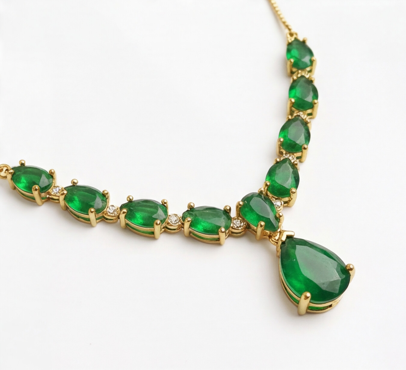 Colar em ouro 18k com esmeraldas e diamantes