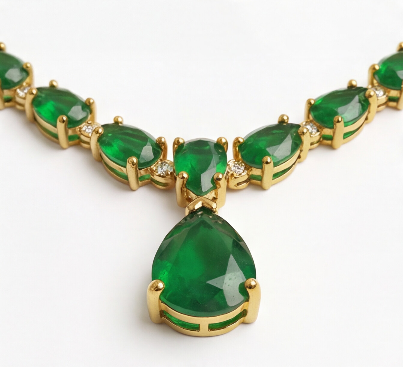 Colar em ouro 18k com esmeraldas e diamantes