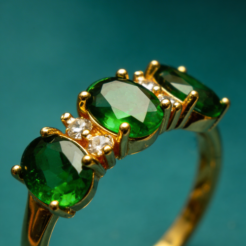 Anel em ouro 18k com esmeraldas e diamantes