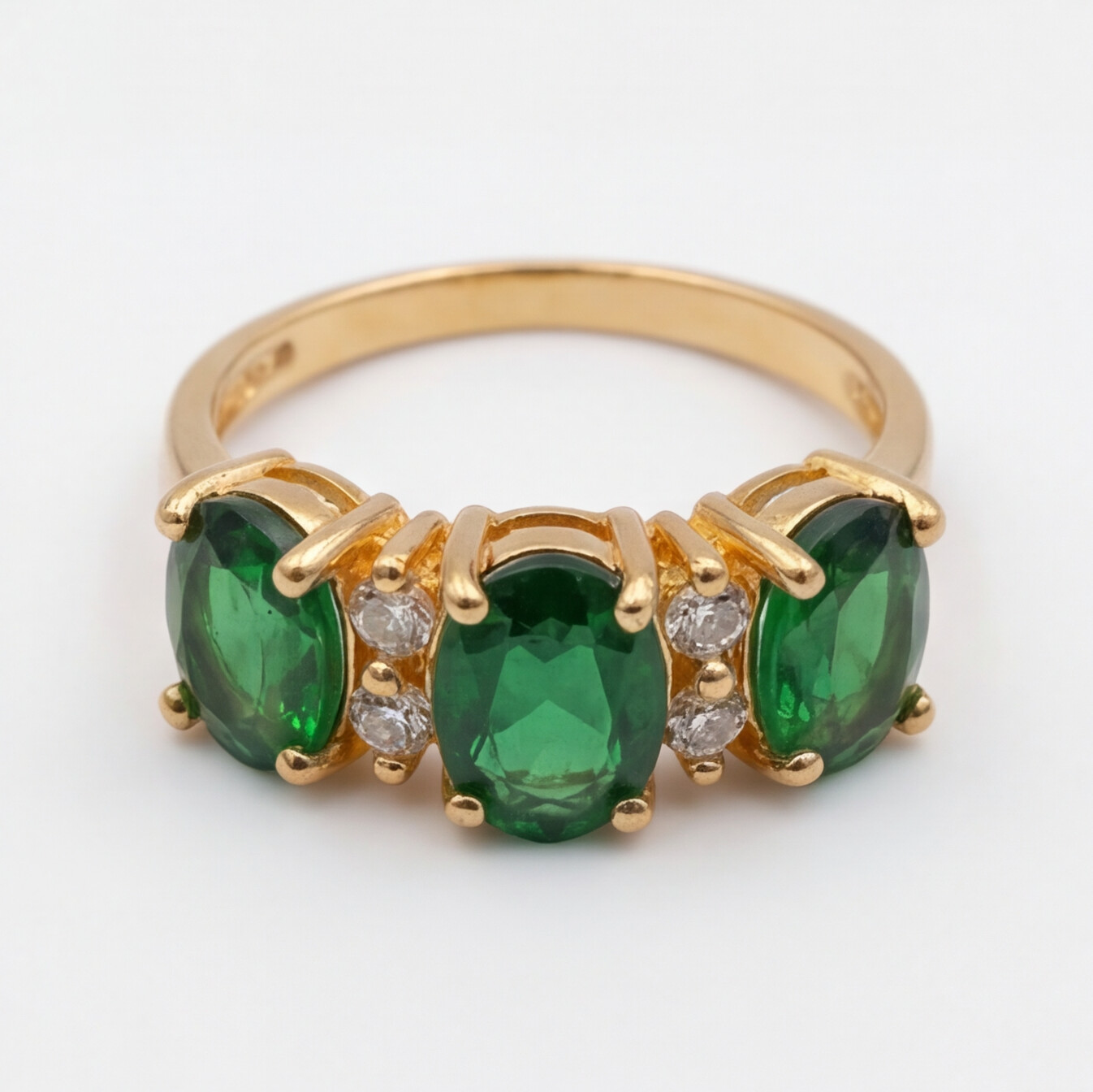Anel em ouro 18k com esmeraldas e diamantes